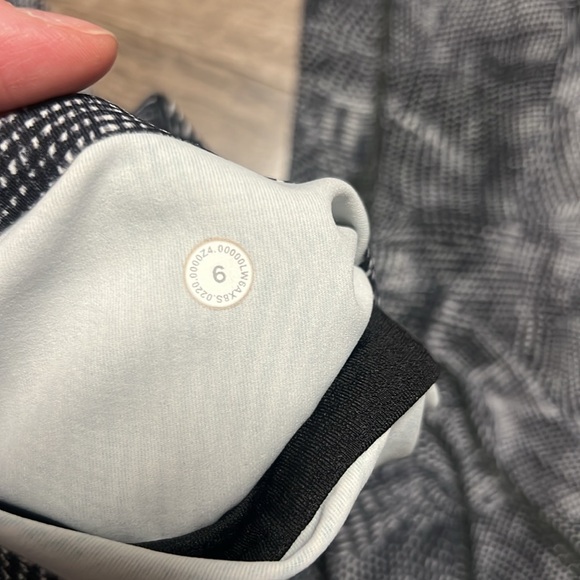 Lululemon crop leggings - Picture 4 of 5